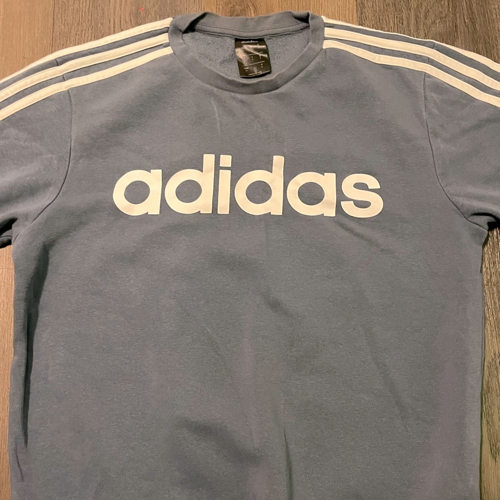 Blue Adidas Crewneck in good condition, Size small men’s.